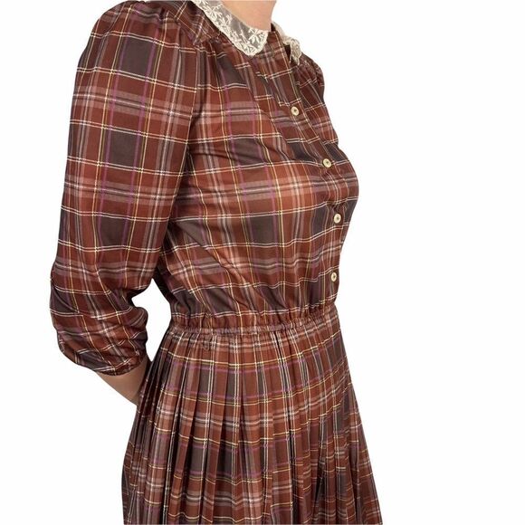 Non-Stop Vintage Plaid Midi Dress - Picture 4 of 11